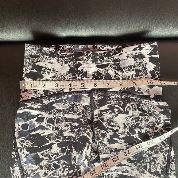 Lululemon Train Times 7/8 Pant Size 2 - Picture 13 of 15